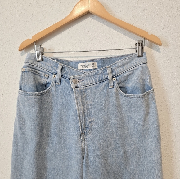 Abercrombie 90s Straight High Rise Jeans 28/6 Long - Picture 3 of 7